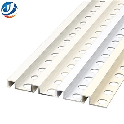 Borde de aluminio en forma de L.